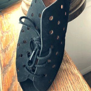 L'amour des pieds peek-a-boo shoes